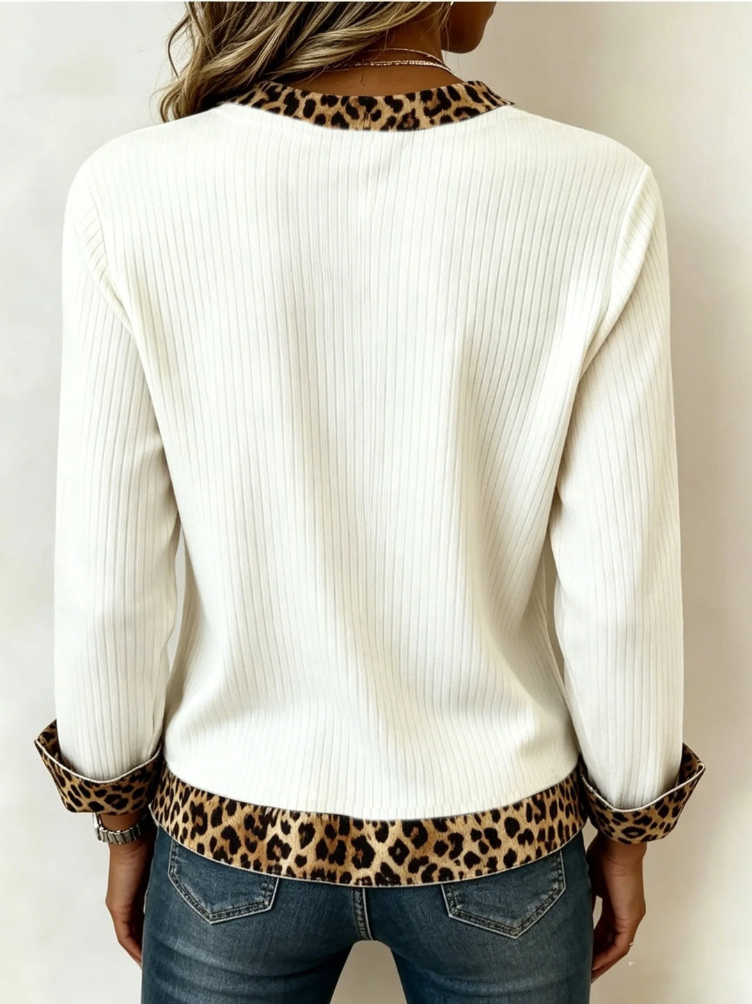 LILLIAN | ANIMAL-TRIM V-NECK RIBBED TOP