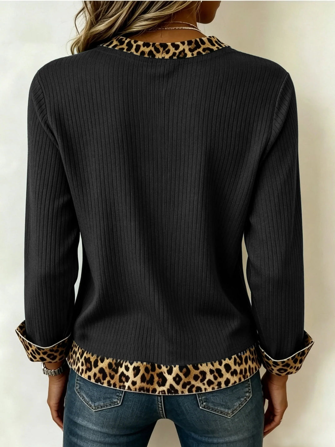 LILLIAN | ANIMAL-TRIM V-NECK RIBBED TOP
